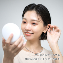 光るコンパクトミラー 使用イメージ1