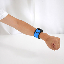 光るリストバンド