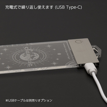 光るネームプレート 充電イメージ