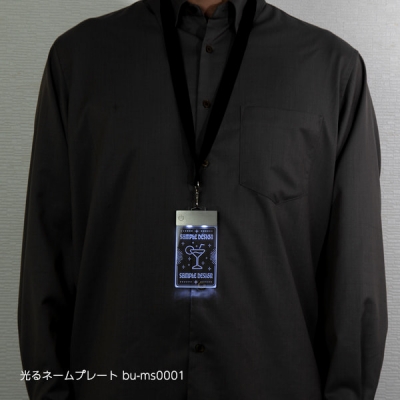 光るネームプレート ネックストラップ装着イメージ1